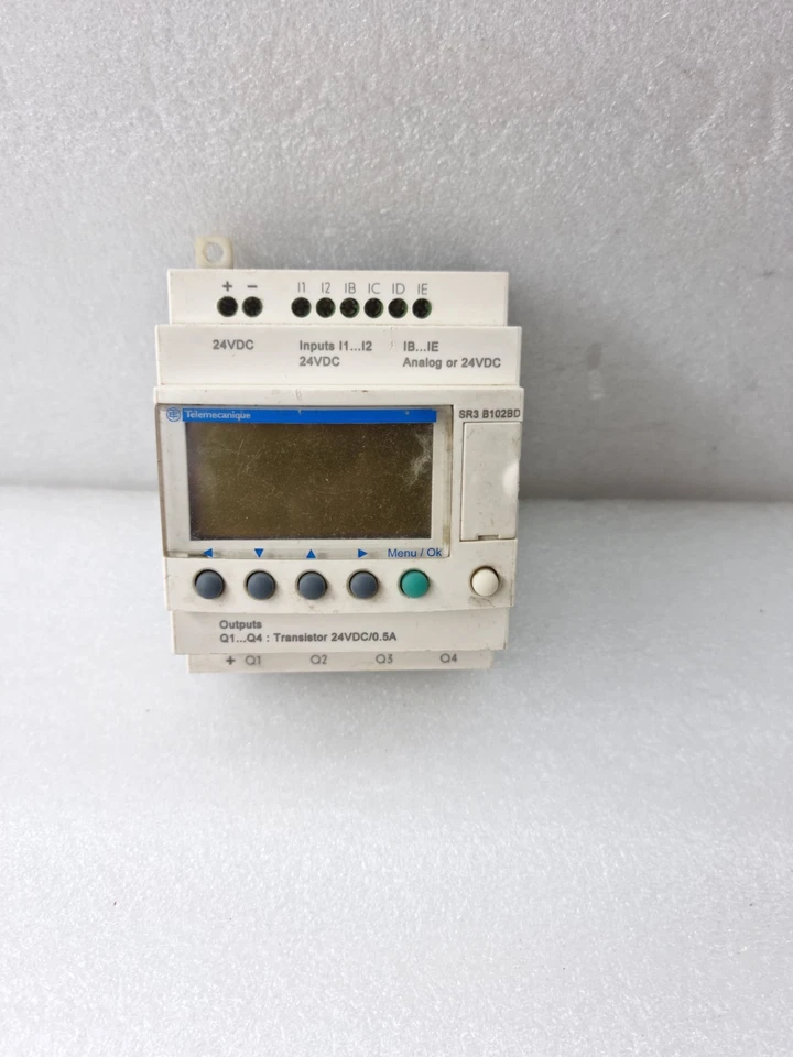 Telemecanique Schneider SR3 B102BD Zelio Logic Smart Relay 24VDC PLC LogicModule